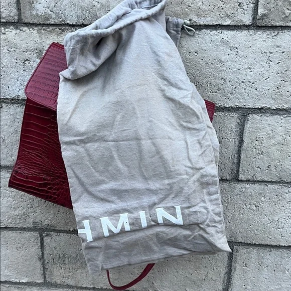 Elegant Brahmin Red Crocodile-Embossed Leather Handbag - Picture 10 of 13